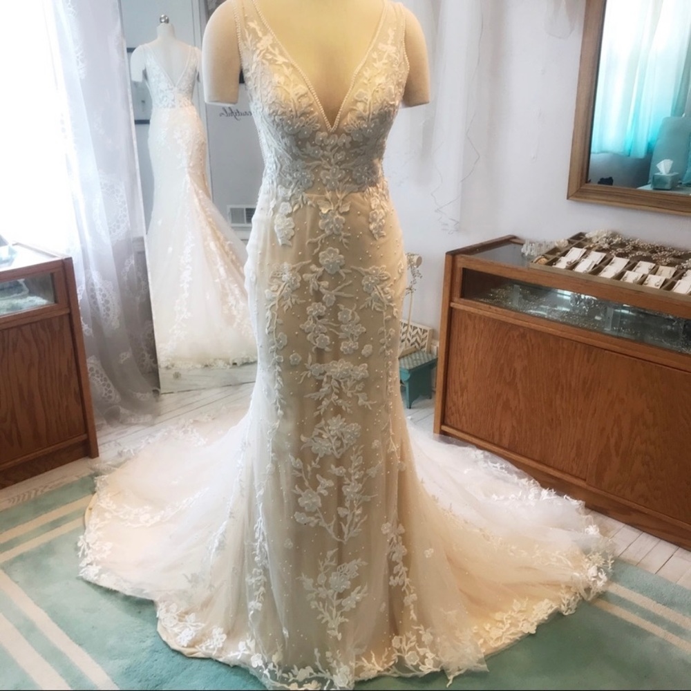 Size 8/10/12 Pearl and lace deep v mermaid wedding gown